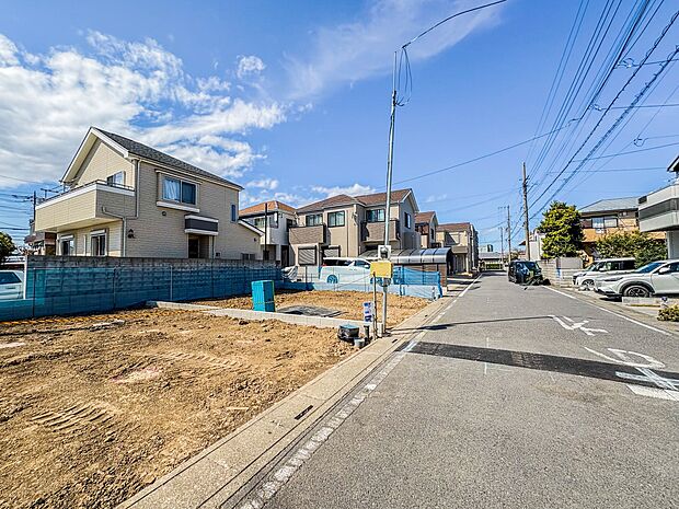 【前面道路6m】車の通行が少ないので、静かな住環境を維持することができます。
