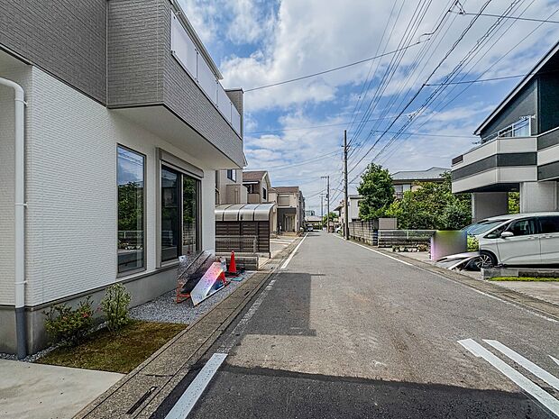 【前面道路4ｍ】車の通行が少ないので、静かな住環境を維持することができます。