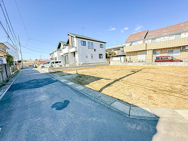 【前面道路4m】車の通行が少ないので、静かな住環境を維持することができます。