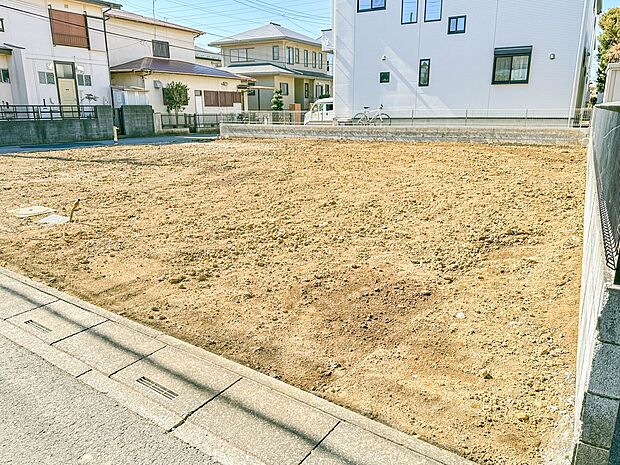 【外観】家族の温かさと陽光の暖かさ、楽しい毎日と明るい未来を予感させる「空間が織り成すひとつ先の住み心地」を演出します。