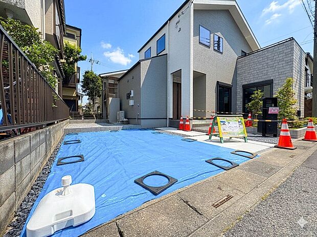 【駐車場】カースペース2台可/駐輪スペース。広々カースペースです。自転車、バイクなども置き場に困りません。