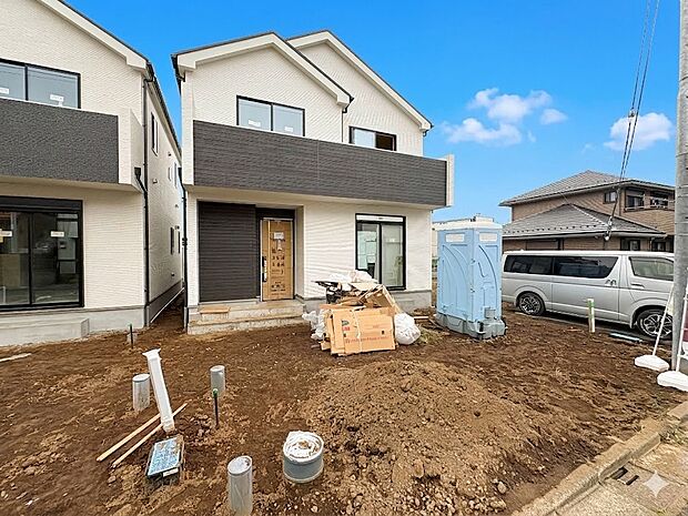 【ひとつ先の住み心地】家族の温かさと陽光の暖かさ、楽しい毎日と明るい未来を予感させる「空間が織り成すひとつ先の住み心地」を演出します。＊CGにより晴天に加工しております。