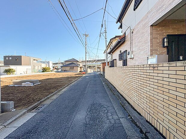 車の通行が少ないので、静かな住環境を維持することができます。
