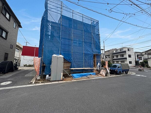 【外観】家族の温かさと陽光の暖かさ、楽しい毎日と明るい未来を予感させる「空間が織り成すひとつ先の住み心地」を演出します。