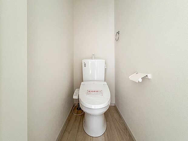 2号棟【トイレ】いつも清潔なスペースであってほしいのが毎日使うトイレです。掃除がしやすいのはもちろん、落ち着けるスペースとして機能することも大切です。