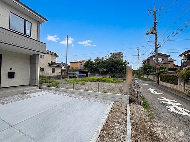 1号棟【前面道路4m】車の通行が少ないので、静かな住環境を維持することができます。