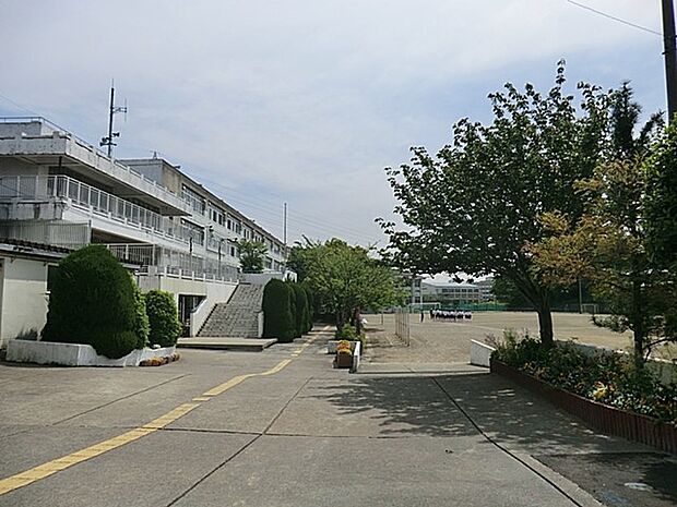 中学校 550m 七里中学校(多感な時期に豊かな人間関係を創る。人との対話を大切にする。これからのスキルとして重要になってくるのがコミュニケーション能力です。対話による共感。対話による理解。…