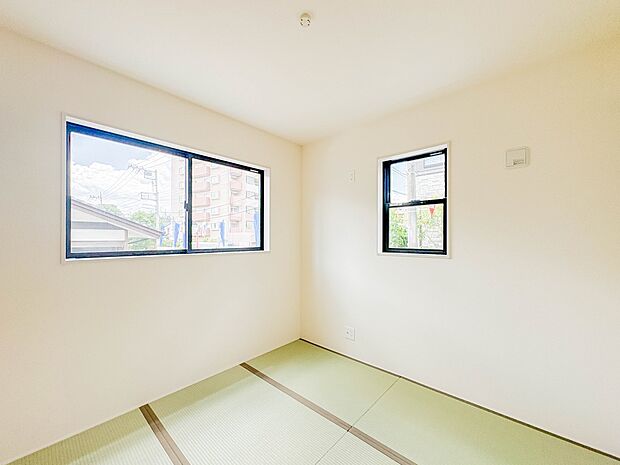 【和室4.5帖】お子様のお部屋にぴったりなクロークを備えたフローリング仕様の洋室です。