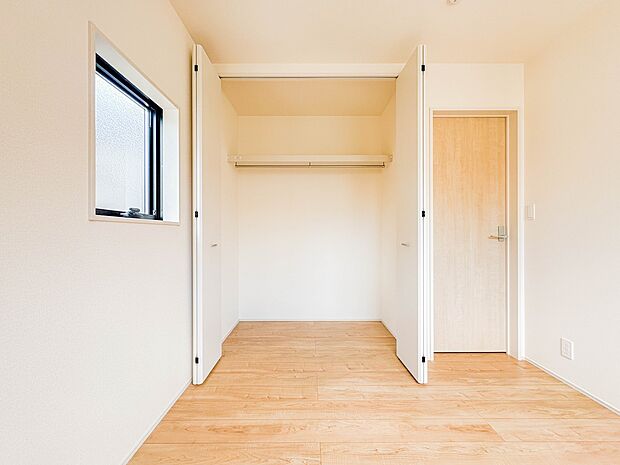 【収納】各部屋を最大限に広く使って頂ける様、全居住スペースに収納付。プライベートルームはゆったりと快適に。
