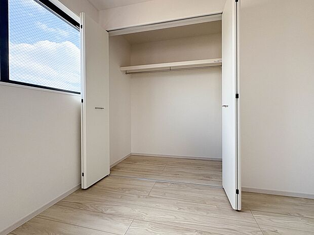 【収納】各部屋を最大限に広く使って頂ける様、全居住スペースに収納付。プライベートルームはゆったりと快適に。