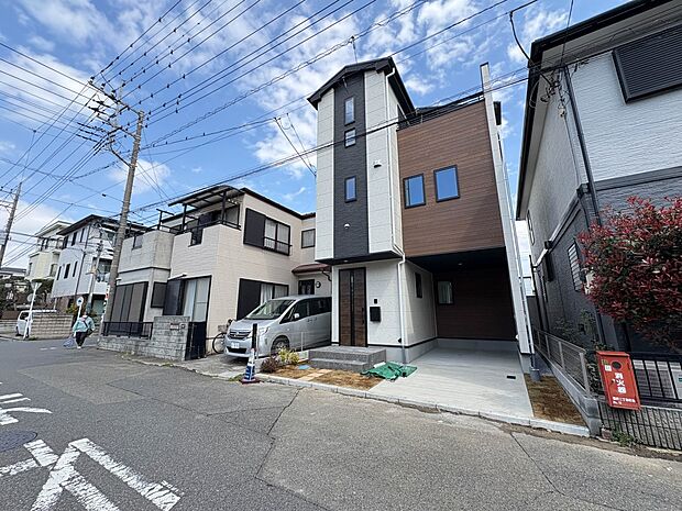 【外観】こちらの物件に少しでもご興味がありましたら、お気軽にお電話下さい。ネット上で「見えない物」「わからない事」でも、実際にご見学いただくことで、手に取るようにおわかりいただけるはずです。…