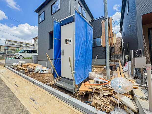 【駐車場】毎日の生活にマイカーが必須という方は、購入を検討する際、駐車場があることは大事な条件です。毎日の通勤や家族の送迎、買い物やお出かけなどクルマのある暮らしを満喫したい方は要チェック。…