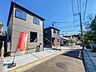 外観：【前面道路】車の通行が少ないので、静かな住環境を維持することができます。