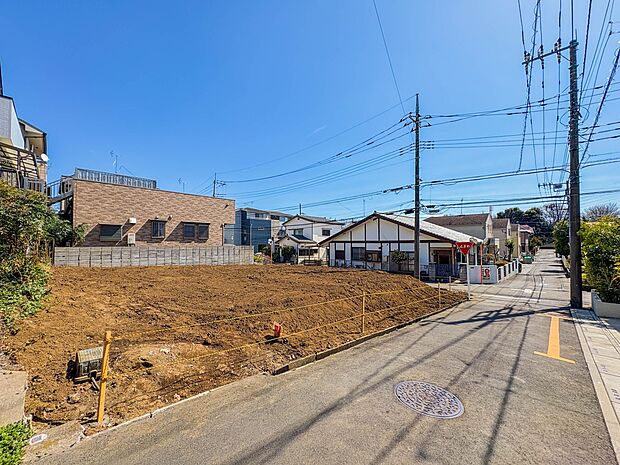 【前面道路】車の通行が少ないので、静かな住環境を維持することができます。