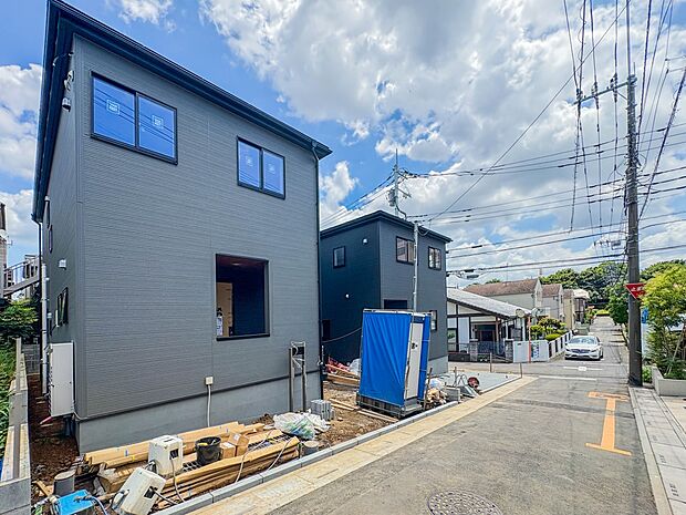 【前面道路】車の通行が少ないので、静かな住環境を維持することができます。