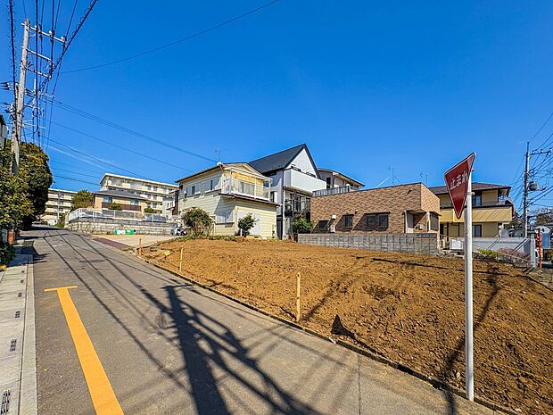 【外観】家族の温かさと陽光の暖かさ、楽しい毎日と明るい未来を予感させる「空間が織り成すひとつ先の住み心地」を演出します。