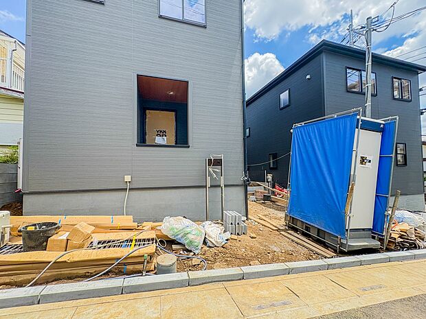 【駐車場】毎日の生活にマイカーが必須という方は、購入を検討する際、駐車場があることは大事な条件です。毎日の通勤や家族の送迎、買い物やお出かけなどクルマのある暮らしを満喫したい方は要チェック。…