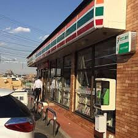 コンビニ 309m セブンイレブンさいたま三橋総合公園前店(セブンイレブンは近くて便利を掲げています。近くとは、心の近さ。便利とはモノが期待以上の品質でお客さまに届くこと。セブン銀行など新し…