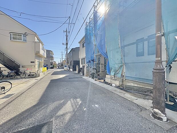【前面道路】車の通行が少ないので、静かな住環境を維持することができます。