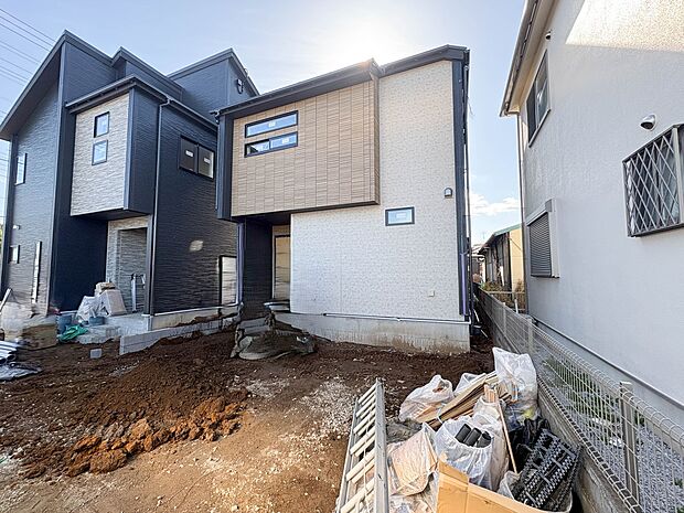 1号棟【現地外観】こちらの物件に少しでもご興味がありましたら、お気軽にお電話下さい。ネット上で「見えない物」「わからない事」でも、実際にご見学いただくことで、手に取るようにおわかりいただける…