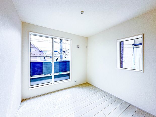 【洋室】充実した生活は伸びやかな居室空間から始まります。快適に・伸びやかに。心の潤いを求める方々へ。