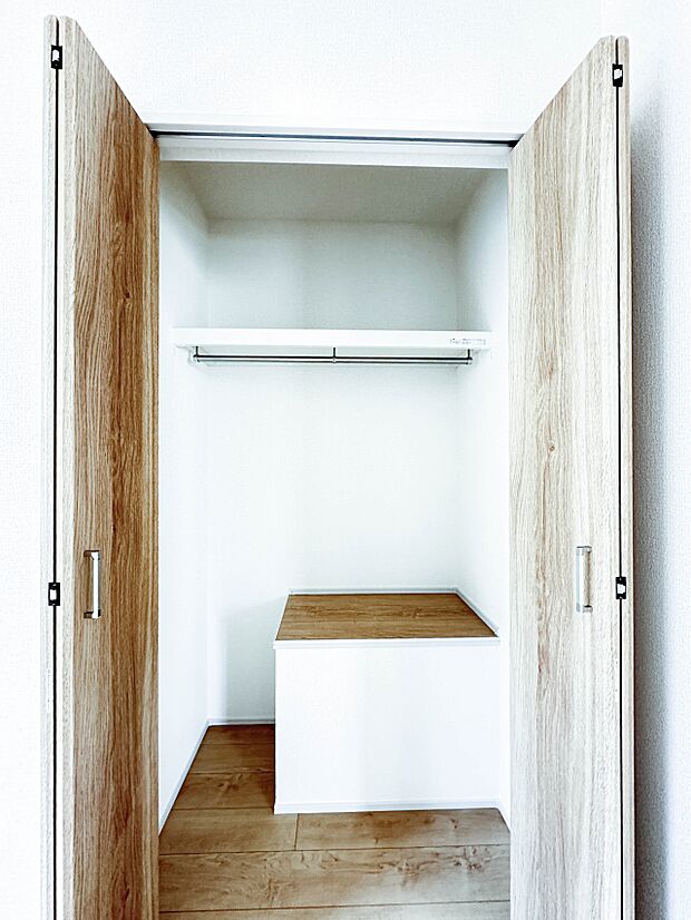【収納】限られたスペースを有効に活用できる壁面クローゼット。