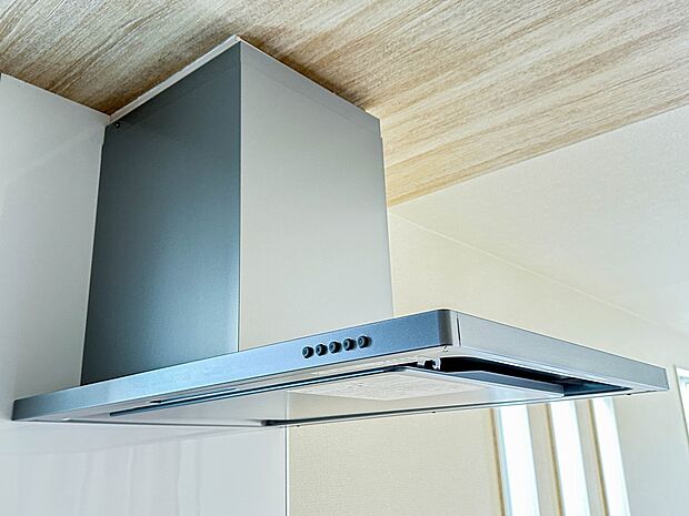 【レンジフード】調理の際に発生する汚れた空気(二酸化炭素、油煙、水蒸気、ニオイなど)を、ダクトを通して屋外に排出しています。