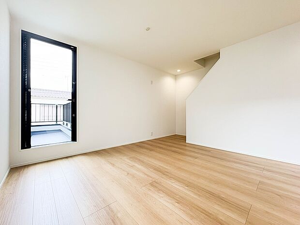 整然とした空間演出、快適な理想の暮らしの実現は家のみの拘りではなく、そこで暮らす方々にとって素敵な環境であることも挙げられると思います。四季折々の変化が奏でる鼓動を楽しんで下さい。