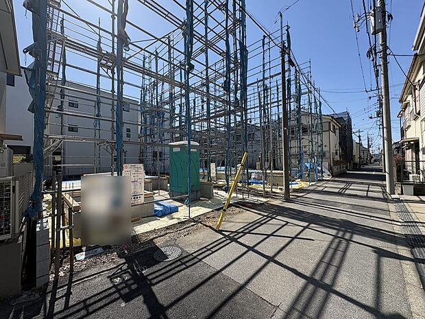 車の通行が少ないので、静かな住環境を維持することができます。