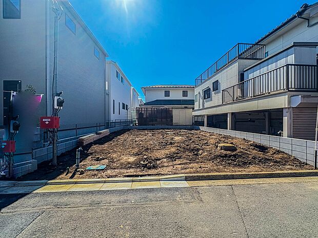 【外観】家は一生のお買物。自分ならではの家族ならではの、家にしたい。書斎を設ける。子どものプレイングルームを設ける。趣味のオーディオルームを設置する。夢を追うオンリーワンの家です。