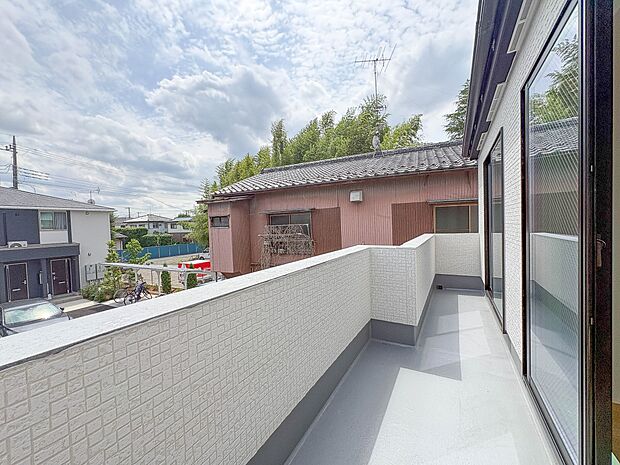 2号棟【バルコニー】バルコニーから差し込む陽光・通風は、住環境・快適性と共に有り続ける貴重な「財産」です。