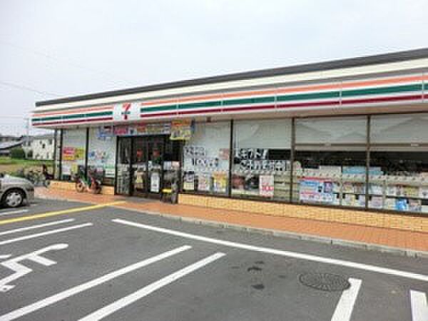 コンビニ 650m セブンイレブンさいたま山崎店(セブンイレブンは近くて便利を掲げています。近くとは、心の近さ。便利とはモノが期待以上の品質でお客さまに届くこと。セブン銀行など新しいサービス…
