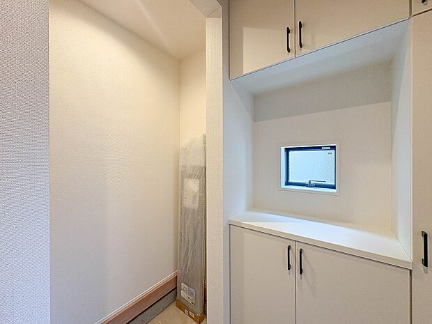 2号棟【玄関土間収納】ベビーカーや趣味の道具の収納にぴったりです