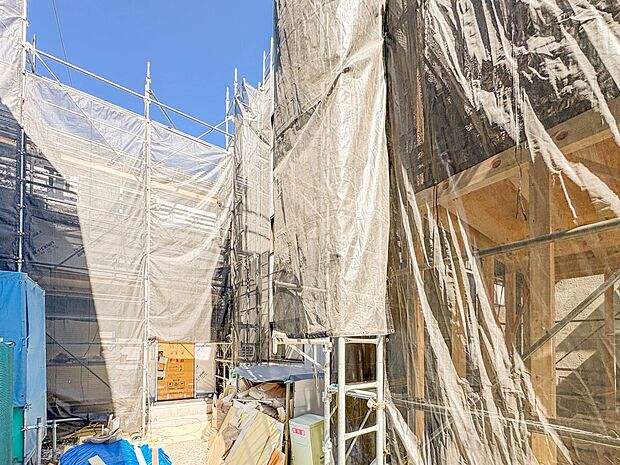 1号棟【外観】家族の温かさと陽光の暖かさ、楽しい毎日と明るい未来を予感させる「空間が織り成すひとつ先の住み心地」を演出します。