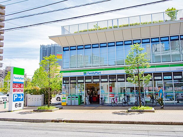 コンビニ 80m ファミリーマート川口金山町店(ファミリーマートの強さは、少量のお惣菜を売るファミデリカとドラッグストアと組んだコラボ。サラダを中心にしたヘルシー食材が充実のコンビニです。)…