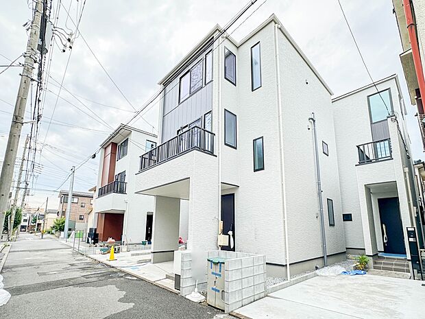 【前面道路】陽当りや通風性など各所に施された工夫で住みやすさを実現。部屋の大きさや周辺環境・街並など、資料には掲載していない情報が現地にはたくさんございます。是非ご確認下さい。