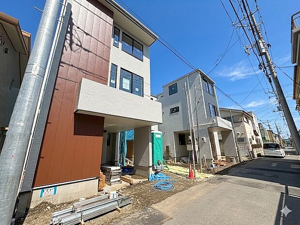 車の通行が少ないので、静かな住環境を維持することができます。＊CG加工により晴天にしています。