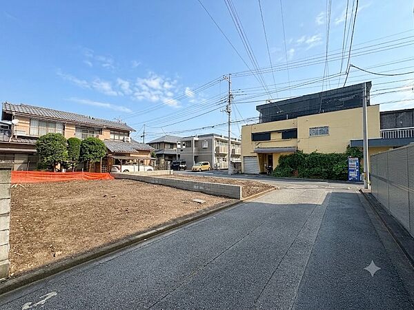 【前面道路4ｍ】車の通行が少ないので、静かな住環境を維持することができます。