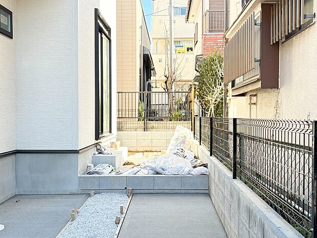 プランター等をおいてガーデニングが楽しめます。