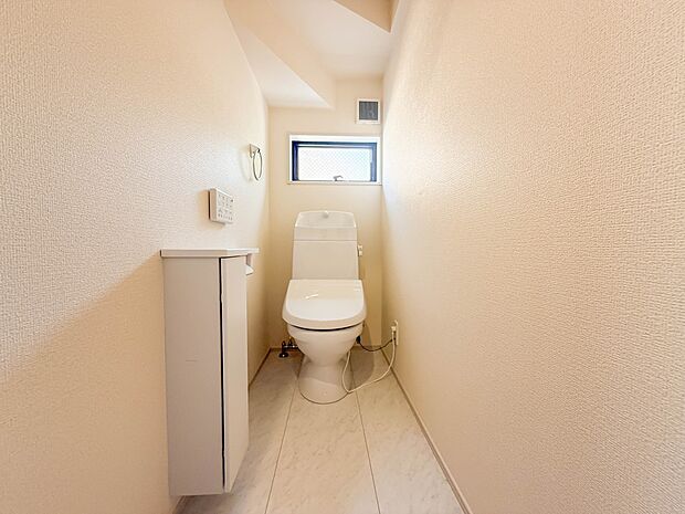 1号棟【トイレ】いつも清潔なスペースであってほしいのが毎日使うトイレです。掃除がしやすいのはもちろん、落ち着けるスペースとして機能することも大切です。