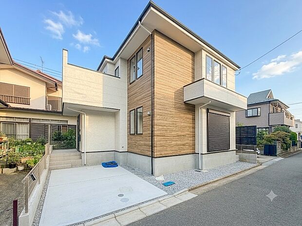 【外観】陽当りや通風性など各所に施された工夫で住みやすさを実現。周辺環境・街並など、資料には掲載していない情報が現地にはたくさんございます。是非ご確認下さい。※CGによる青空加工あり