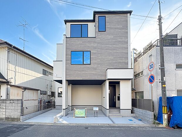 家族の温かさと陽光の暖かさ、楽しい毎日と明るい未来を予感させる「空間が織り成すひとつ先の住み心地」を演出します。