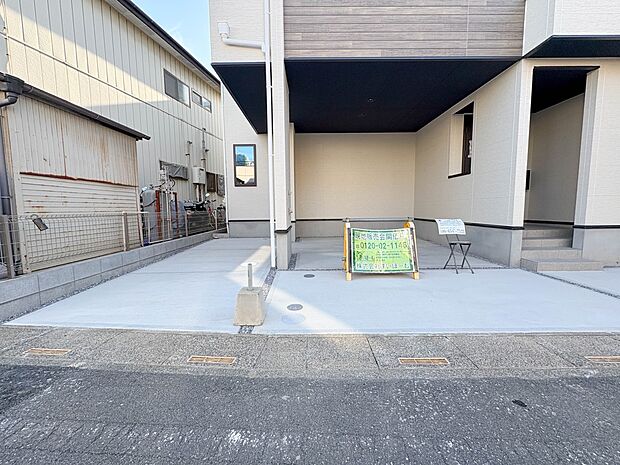 【駐車場】毎日の生活にマイカーが必須という方は、購入を検討する際、駐車場があることは大事な条件です。毎日の通勤や家族の送迎、買い物やお出かけなどクルマのある暮らしを満喫したい方は要チェック。…