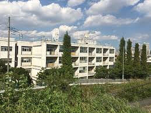 中学校 632m 川口市立西中学校(文武両道。その伝統をしっかりと引き継ぎ、勉強と部活動の両立を心がけ、学ぶモチベーションを、常に高く持ち、逞しく生きる生徒を育てる。その心が咲くように、教職…