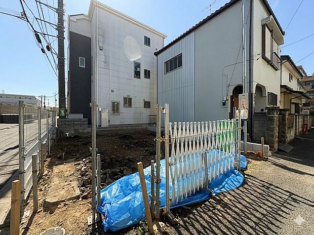 【外観】こちらの物件に少しでもご興味がありましたら、お気軽にお電話下さい。ネット上で「見えない物」「わからない事」でも、実際にご見学いただくことで、手に取るようにおわかりいただけるはずです。…