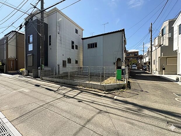 【外観】家族の温かさと陽光の暖かさ、楽しい毎日と明るい未来を予感させる「空間が織り成すひとつ先の住み心地」を演出します。