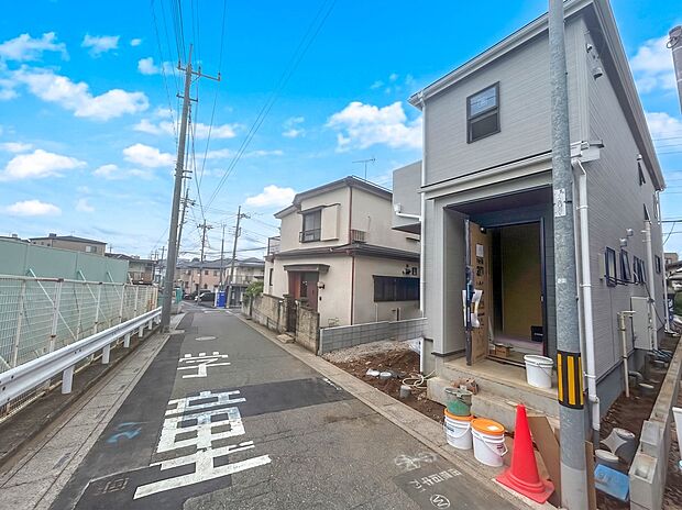 【前面道路】車の通行が少ないので、静かな住環境を維持することができます。