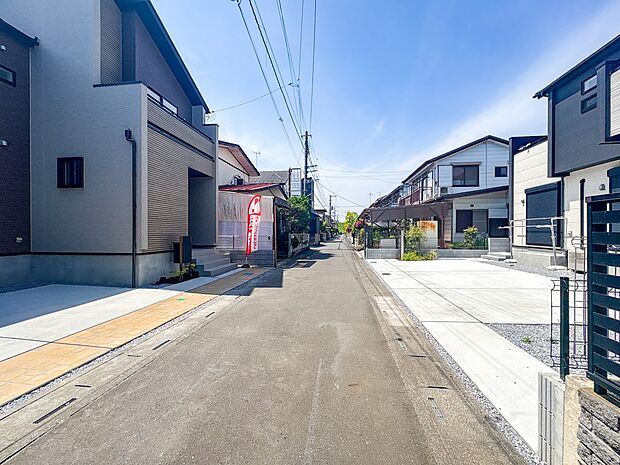 【前面道路、公道4m】車の通行が少ないので、静かな住環境を維持することができます。