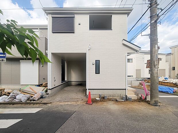 【玄関】玄関はおうちの顔と言われます。玄関アプローチは、外観デザインの印象を左右します。