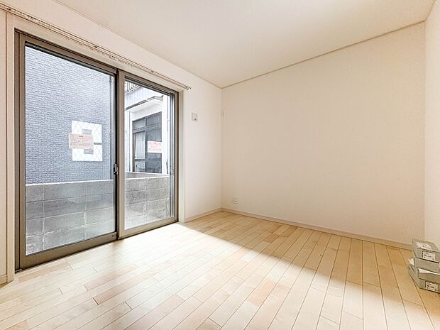 【寝室】シンプルな内装はおしゃれのポイントです。シンプルは華美より飽きがこないからです。色や模様でおしゃれ感をだす。それがシンプルイズビューティーです。